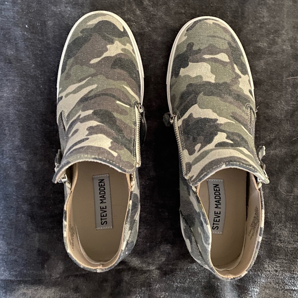 Steve Madden camouflage wedge